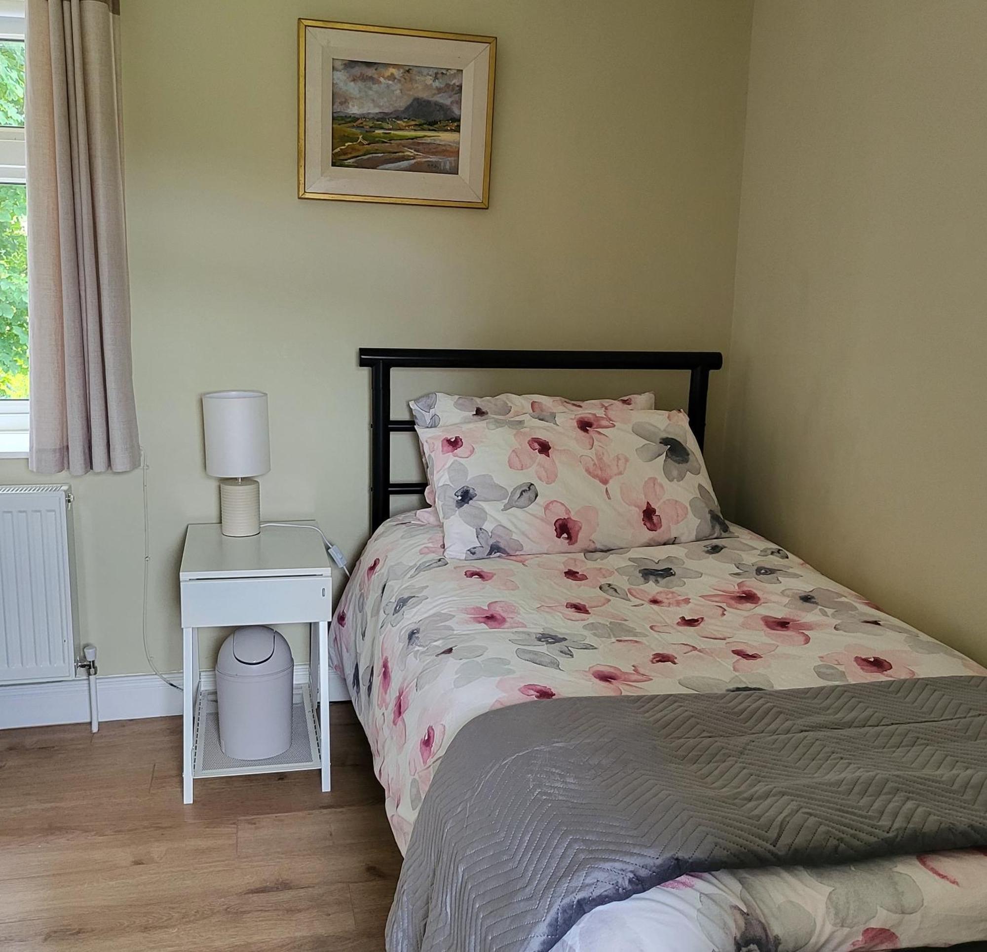 شقة Dungloe Lakeside Lodging المظهر الخارجي الصورة